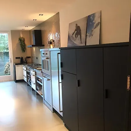 Апартаменты Family Beach House Dina Zandvoort